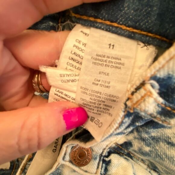 Garage Distressed Jean Cutoff Shorts Sz Jrs 11 *Grunge* - Picture 4 of 6